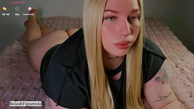 Snapshot of IsabellaFigueredo__ chatting on 02-06-26, 12:37 IsabellaFigueredo online show from 02-06-26, 12:37