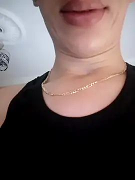 Snapshot of MiroKari2 chatting on 10-08-25, 10:29 MiroKari2 online show from 10-08-25, 10:29