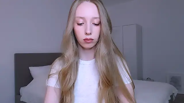 Luna insniity online show from 03-26-26, 09:42