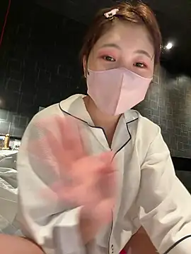 Snapshot of SUZU_ chatting on 06-14-26, 08:11 SUZU online show from 06-14-26, 08:11