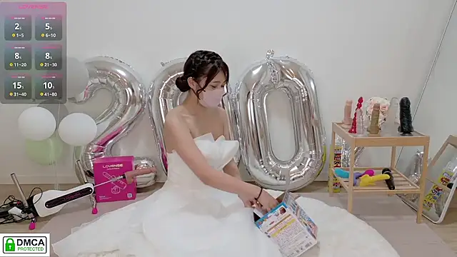 Snapshot of SUZU_ chatting on 06-19-26, 01:04 SUZU online show from 06-19-26, 01:04