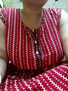 Snapshot of Riya-06 chatting on 02-05-25, 07:53 Riya-06 online show from 02-05-25, 07:53