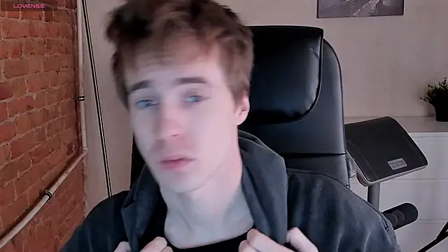 Snapshot of _tokyo_ghoul chatting on 12-21-24, 03:09  tokyo ghoul online show from 12-21-24, 03:09