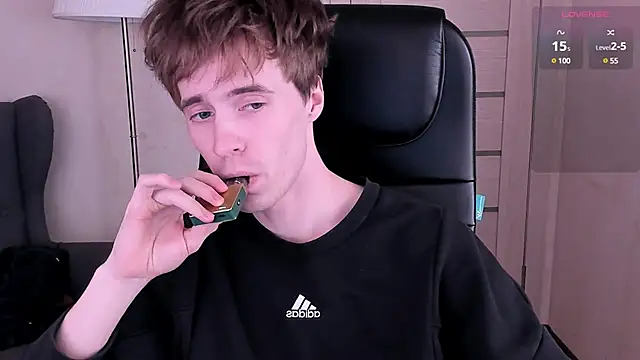 Snapshot of _tokyo_ghoul chatting on 02-08-25, 04:25  tokyo ghoul online show from 02-08-25, 04:25