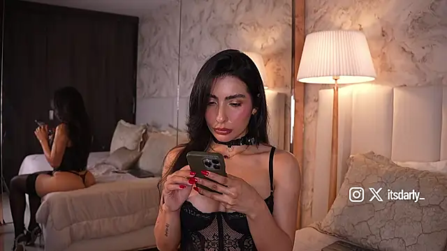 Snapshot of Rosalie_vega chatting on 04-21-26, 05:50 Rosalie vega online show from 04-21-26, 05:50