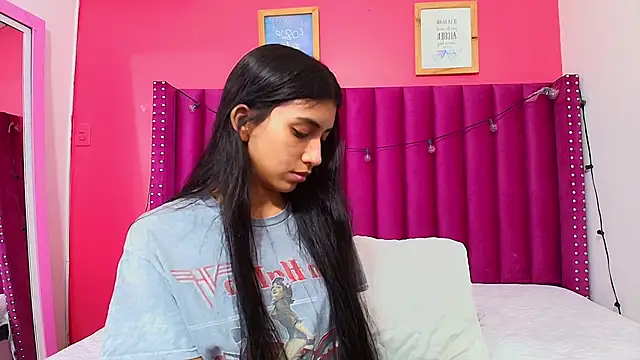 Snapshot of littlee_emilyy_ chatting on 01-22-25, 02:48 littlee emilyy  online show from 01-22-25, 02:48