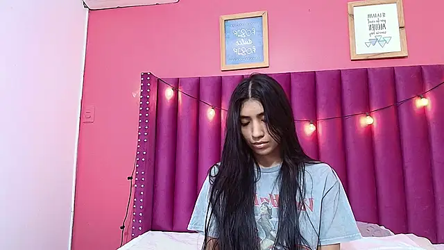 Snapshot of littlee_emilyy_ chatting on 01-22-25, 09:02 littlee emilyy  online show from 01-22-25, 09:02