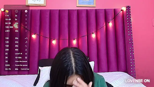 Snapshot of littlee_emilyy_ chatting on 01-24-25, 08:55 littlee emilyy  online show from 01-24-25, 08:55