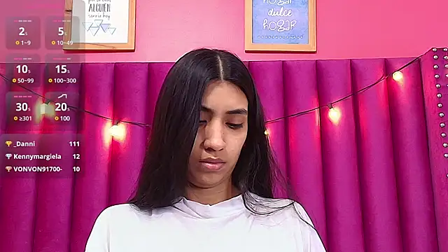 Snapshot of littlee_emilyy_ chatting on 02-06-25, 03:06 littlee emilyy  online show from 02-06-25, 03:06