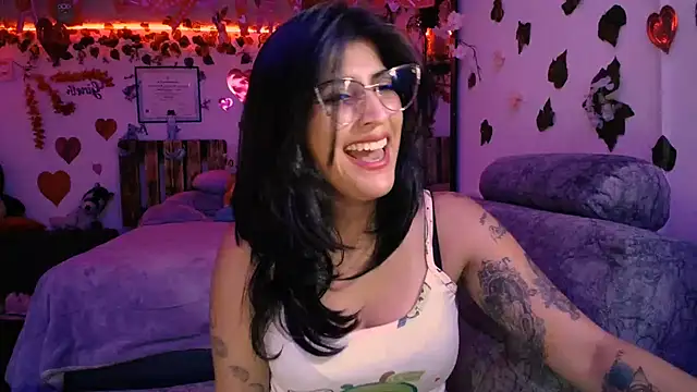 Snapshot of azahar__ziiz chatting on 02-12-25, 12:27 azahar ziiz online show from 02-12-25, 12:27