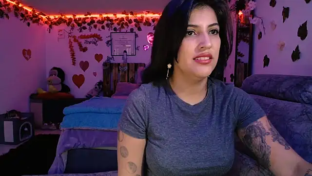 Snapshot of azahar__ziiz chatting on 02-21-25, 02:38 azahar ziiz online show from 02-21-25, 02:38