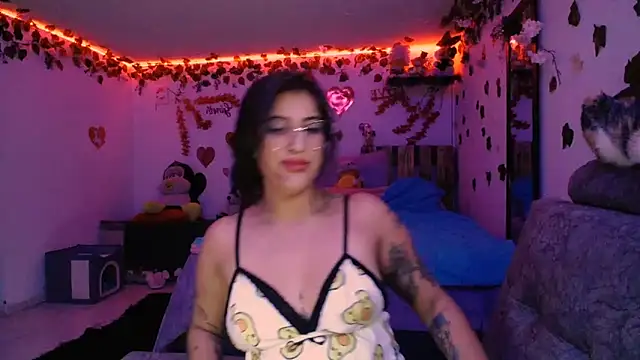 Snapshot of azahar__ziiz chatting on 03-05-25, 02:14 azahar ziiz online show from 03-05-25, 02:14