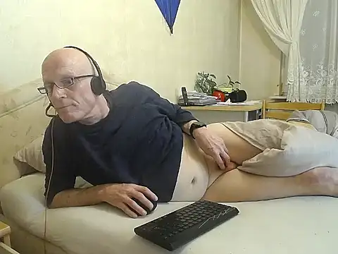 Snapshot of HornyRalfi55 chatting on 02-11-26, 05:07 HornyRalfi55 online show from 02-11-26, 05:07