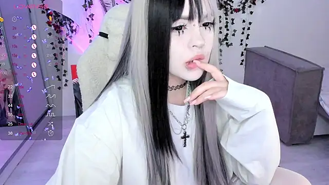 SelenaCute online show from 11-09-25, 04:44