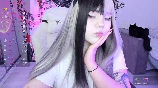 SelenaCute online show from 11-19-25, 12:05