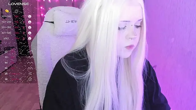 Snapshot of SelenaCute chatting on 08-03-26, 06:33 SelenaCute online show from 08-03-26, 06:33