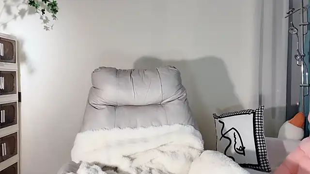 Snapshot of lvy-w chatting on 02-05-25, 04:58 lvy-w online show from 02-05-25, 04:58