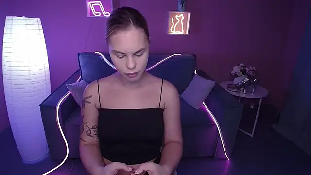 Snapshot of RikaRaily chatting on 12-14-24, 05:40 RikaRaily online show from 12-14-24, 05:40