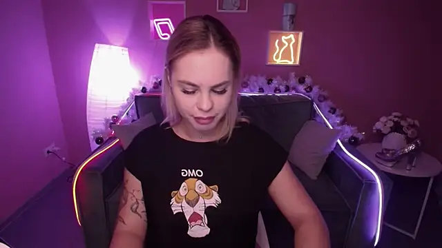 Snapshot of RikaRaily chatting on 01-07-25, 05:22 RikaRaily online show from 01-07-25, 05:22