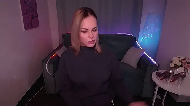 Snapshot of RikaRaily chatting on 02-14-25, 07:49 RikaRaily online show from 02-14-25, 07:49