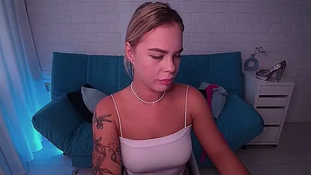 Snapshot of RikaRaily chatting on 09-10-25, 05:40 RikaRaily online show from 09-10-25, 05:40