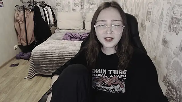 Snapshot of AmeliaKamishiro chatting on 12-19-24, 02:13 AmeliaKamishiro online show from 12-19-24, 02:13