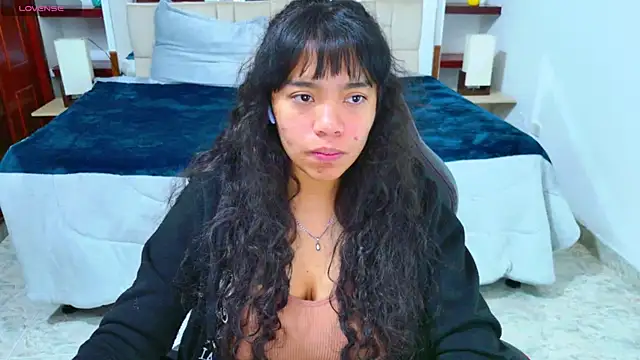 laureentt  online show from 10-31-25, 03:07