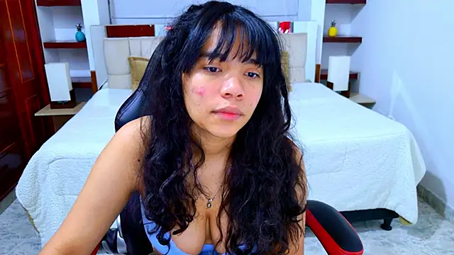 laureentt  online show from 12-23-25, 03:26