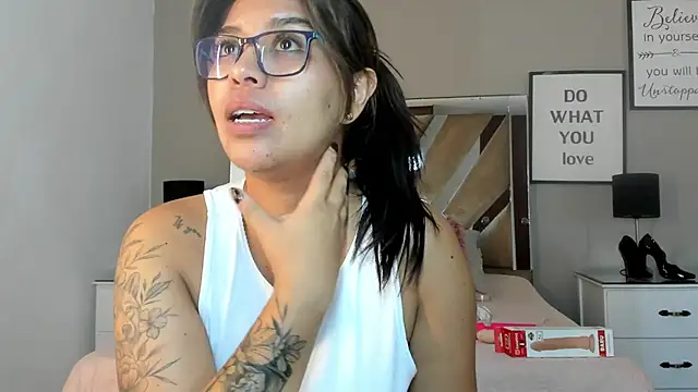 sharlott18 online show from 01-08-25, 01:20