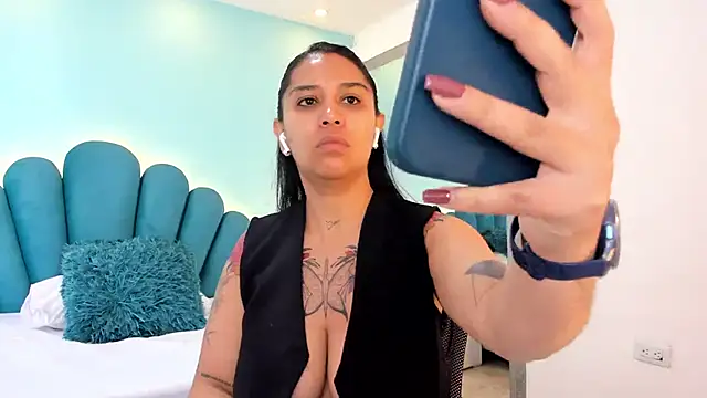 sharlott18 online show from 02-12-26, 02:01