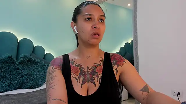 sharlott18 online show from 04-06-26, 12:28