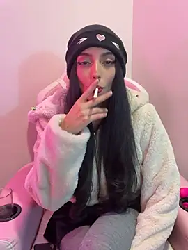 Snapshot of Felicia_smok3 chatting on 05-26-26, 04:30 Felicia smok3 online show from 05-26-26, 04:30