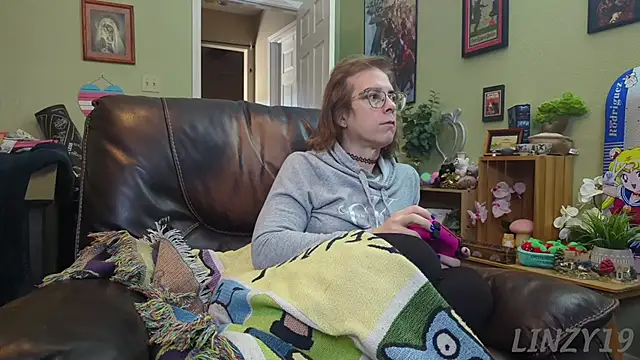 Snapshot of Linzy_19 chatting on 01-22-25, 04:55 Linzy 19 online show from 01-22-25, 04:55