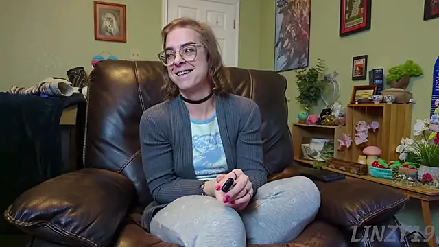 Snapshot of Linzy_19 chatting on 01-30-25, 03:33 Linzy 19 online show from 01-30-25, 03:33