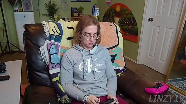 Snapshot of Linzy_19 chatting on 02-12-25, 03:16 Linzy 19 online show from 02-12-25, 03:16