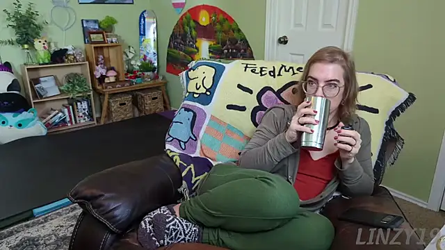 Snapshot of Linzy_19 chatting on 02-13-25, 05:33 Linzy 19 online show from 02-13-25, 05:33