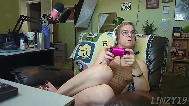 Snapshot of Linzy_19 chatting on 03-01-25, 09:37 Linzy 19 online show from 03-01-25, 09:37