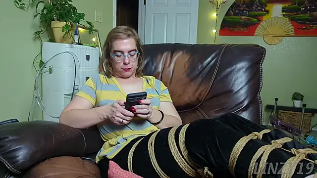 Snapshot of Linzy_19 chatting on 09-14-25, 03:38 Linzy 19 online show from 09-14-25, 03:38