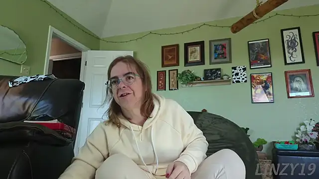 Linzy 19 online show from 11-10-25, 05:34