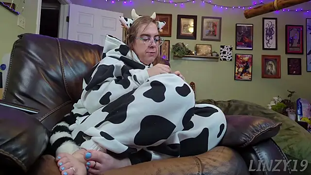 Linzy 19 online show from 11-13-25, 04:44