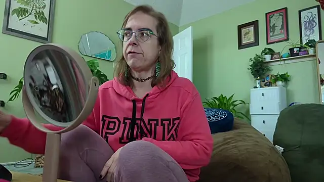 Snapshot of Linzy_19 chatting on 02-11-26, 04:12 Linzy 19 online show from 02-11-26, 04:12