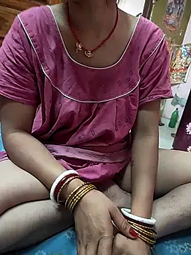 COUPLLE VILLAGE online show from 04-17-26, 02:03