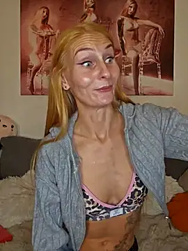 LessiaMia online show from 10-26-25, 04:46