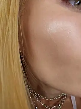 LessiaMia online show from 11-22-25, 05:45