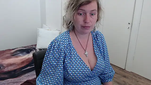 Snapshot of cumfun chatting on 02-17-26, 09:28 cumfun online show from 02-17-26, 09:28