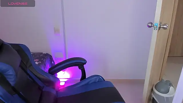 roseliam25 online show from 10-22-25, 07:35