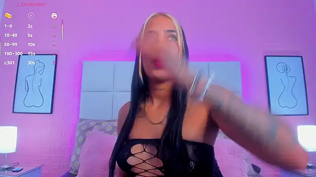 Snapshot of charlotte_kisss chatting on 05-31-26, 12:23 charlotte kisss online show from 05-31-26, 12:23