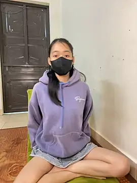 DA-EUN online show from 12-13-24, 03:27