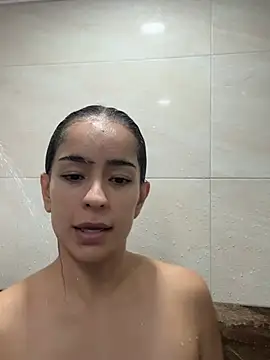 Snapshot of Mau_White chatting on 05-21-26, 07:10 Mau White online show from 05-21-26, 07:10