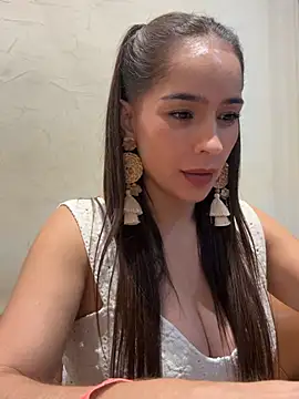 Snapshot of Mau_White chatting on 05-23-26, 12:27 Mau White online show from 05-23-26, 12:27